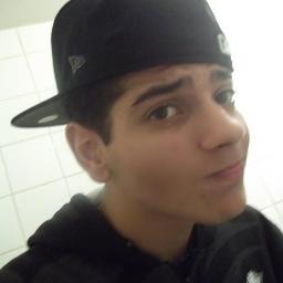 Tipo Assim : O menino que te encαntα, o gαroto que te fαscinα, o homem que te enlouquece.