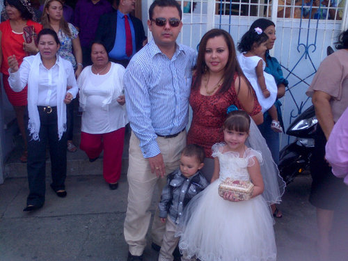Abogada, especialista en Derecho Penal. Madre y esposa. Considero que La Vida es Bella. Rechazo las injusticias. Feliz con lo que Dios me ha dado.