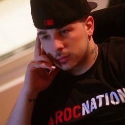 Recording Artist

http://t.co/lmJc2I3wj2
http://t.co/BjpOjG7rE4