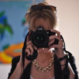 Small & perfectly informed. Marketing / Comms / Research @Twitch & @IAA_UK. Previously @InskinMedia, @viant_tech, @Myspace. Generally excitable, love to travel.