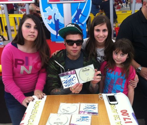 lorymalaj's profile picture. seguitemi e io vi seguirò,,,,, adoro tantissimo FEDEZ!!...