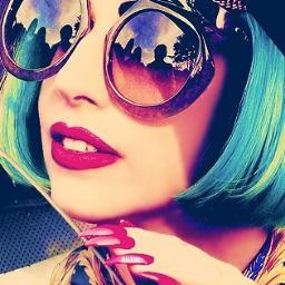 I'm beautiful in my way 'Cause God makes no mistakes I'm on the right track, baby I was born this way [,,,]Lady Gaga[...]