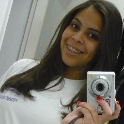 Tenho medo de ter medo. O medo só impede a gente de fazer as coisas que mais queremos, então não deixo ele cumprir sua função!! ;)