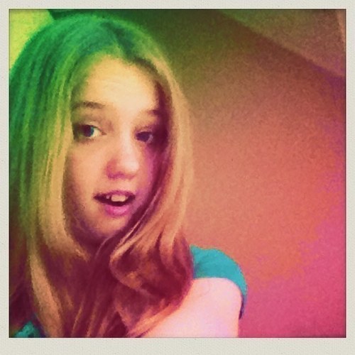 #daughter of @paulleonard1503 and @sarahleonard81 . Likes pop,RnB. #teen.