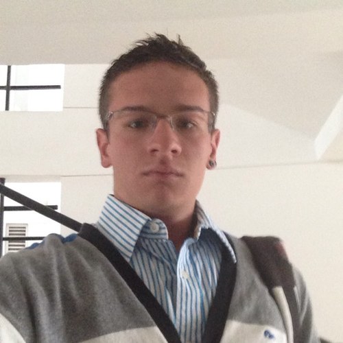 Estudiante de economía y administración de empresas... Enamorado de Manizales y soñador de un mejor país, con actos no con palabras