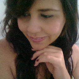 Sou como você me vê. 
Posso ser leve como uma brisa ou forte como uma ventania, 
Depende de quando e como você me vê passar. 
Mais sobre mim? Follow me ;)