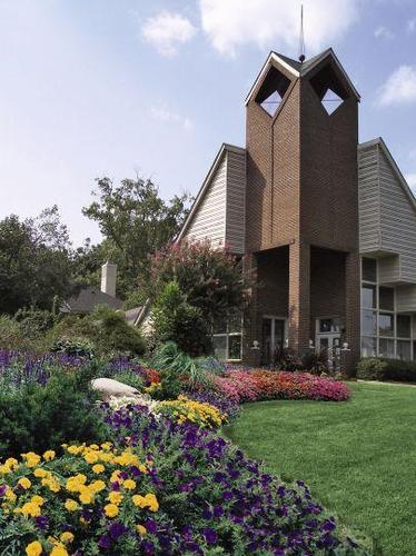 The Oasis At Regal Oaks features garden style apartments in Charlotte, North Carolina. We offer unique 1 and 2 bedroom floor plan options to fit any budget.