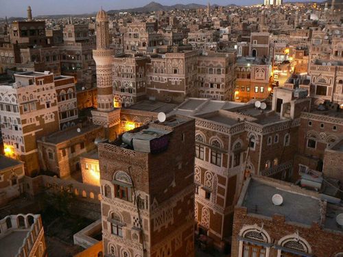 أخسر العالم كله بعفويتك وصراحتك ..
ولا تكسب الناس بنفاقك وتصنعك .