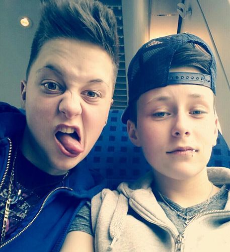 the Best people  in thé world is justin bieber and my brother !!