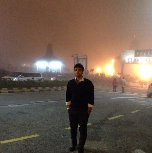 AkshayMotihar's profile picture. 𝘖𝘱𝘵𝘪𝘮𝘪𝘴𝘵–𝘓𝘰𝘷𝘦𝘴 𝘉𝘰𝘮𝘣𝘢𝘺 , A.I. & 𝘚𝘢𝘵𝘪𝘳𝘦 !!