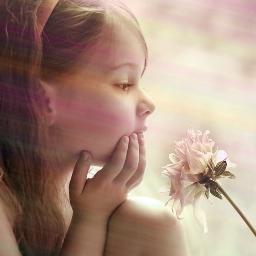 Soy el solcito de mi mami @SueStorm4F y melliza de @Franklin_Storm. Toda un princesita sin corona. Mi hobby? Llenar el mundo de colores! Dibujar sonrisas ♥