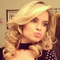 Enquanto houver razões eu não vou desistir, se for pra eu chorar, quero chorar por ti, porque não te esqueço. Te amo muito @Lua_Blanco ♥
