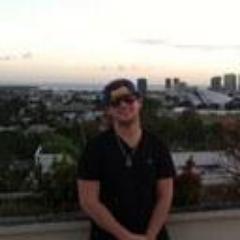 here; Web aficionado ,  Avid twitter geek ;  Pop culture junkie .