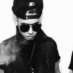 I'm Justin I'm 18 and Single :)