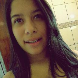 - o sorriso de quem ama é lindo. Mas o sorriso de quem sofre é ainda mais lindo, pois além de sofrer têm a capacidade de sorrir ! *