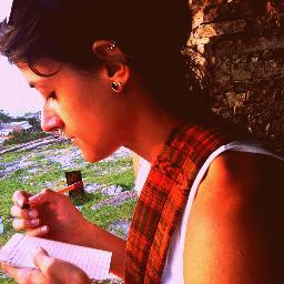 Atualmente, você atua ou mente?
 Social Media Activist. Woman. Bird. Lover.