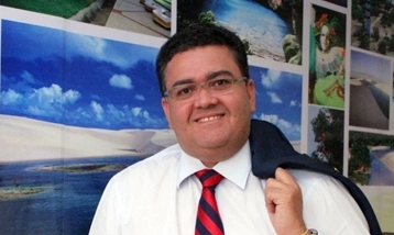 Deputado Federal do PSDB do Maranhão em terceiro mandato.Luta maior: que a democracia chegue ao Maranhão
