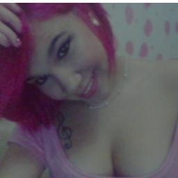 Libriana,ciumenta,bipolar,chata,sensível,alegre,carismática, romântica,chocolatra & alcoólatra rs'  #RAWWR !