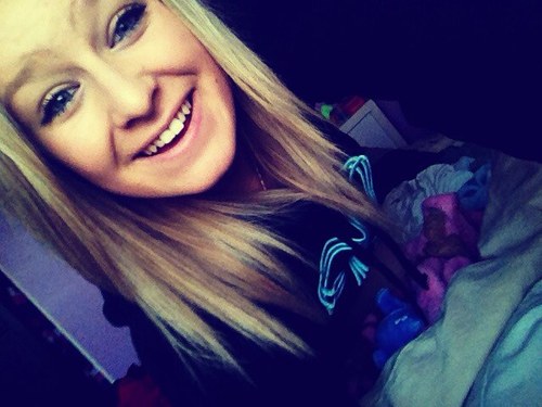 living life is one thing
but loving life is another!
i follow bacckk! :))