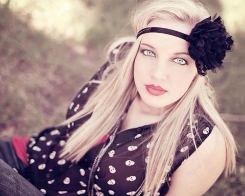 Full time dancer. Future haven't figured it out yet. Music moves through my body and soul. :) Class of 2013!