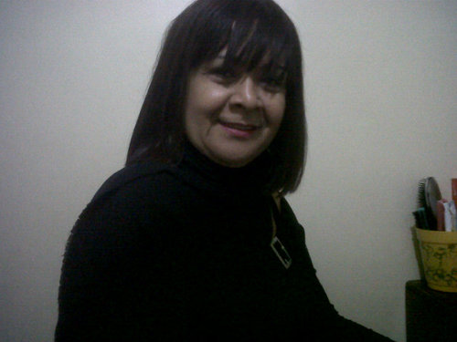 Secretaria. Hija de madre venezolana y padre Español.