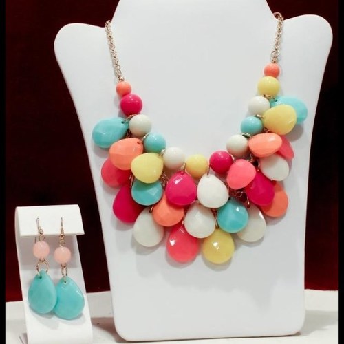 Established in April 2013, La Boutique Online offers an array of boutique apparel at affordable prices.