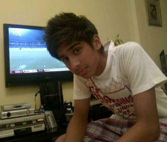 zacky_ara's profile picture. You follow me I follow you back
live mention, and I'll just follow you back