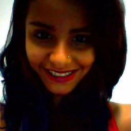 Soou ,Engraçada Meio louca,amo meeus amigoos u.u Amo minha Familia....Adoro @TaylorLautner && Sinto falta de algueem