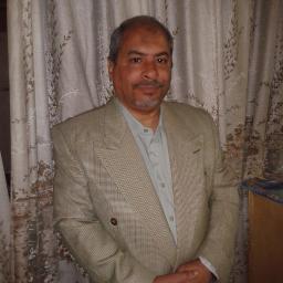 من أسعد لحظات حياتي عندما أقابل واحدا م طلابي سواء ف مصر او ف السعودية: ف الشارع، ف جهة عمله، ع الفيسبوك او تويتر