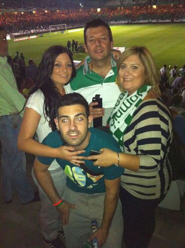 sevillana y de la Macarena.fiel a mi Real betis(siempre en mi corazón YAKI