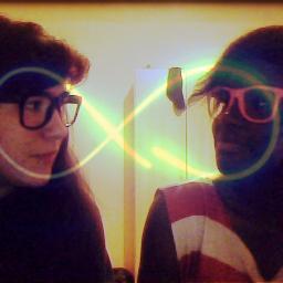Dos vloggers más. Hemos venido aqui a hablar de comadrejas y de más mierdas. ¿Las comadrejas roncan? Yo que sé. A ratos grabamos. Somos @ChavalitaEme y @Jeweel_
