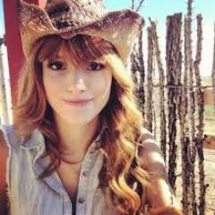 15 . Annabella Avery Thorne pero dime Bella o violo a tu chihuahua azul (?) {Rol libre}
