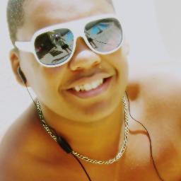 Sou esse menino de hj, que é alegre &&' divertido, aquele menino conhecido pois aonde passo, sempre deixo alegria no ar &&' positive vibe. ૐ