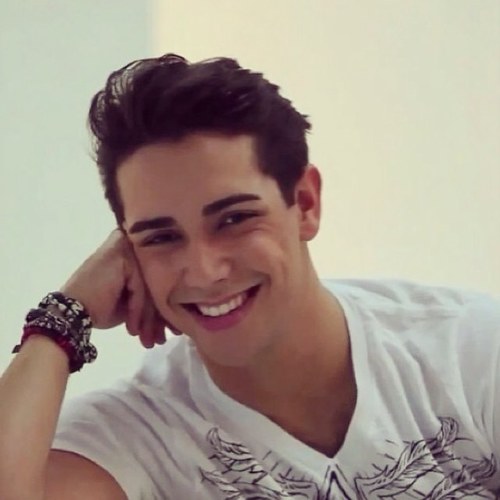 Hey!! I am a huge Lazi!!!❤❤❤You cant let things get ou down because you have to keep going -Lazaro :)