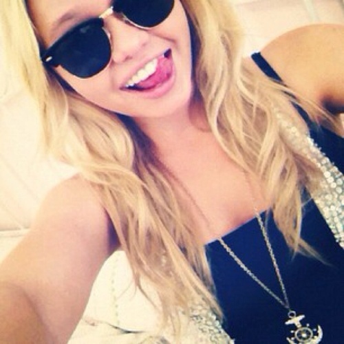 Freshman. ✌ I'm a dancer and I like drawing on my free times. I'm also a fashionista. This blue eyed girl gives fashion tips. ;) {@SunshineCity_RP}
