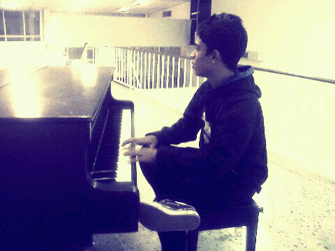 •Bailarín ♥ Adicto a la música
instagram; Diego_dzm