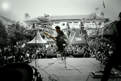 dawn_nymphea's profile picture. Bassist of @nympheabali ,,, @melvant team,senang ketika liat org senang