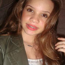 Loira ,Canceriana ,Corintiana ,Sonhadora, Sincera ,Carinhosa ,Chata e se quiser saber mas segue ai e adiciona http://t.co/RgMZSghqBA