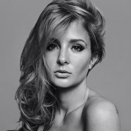 The ultimate fan account dedicated to our girl Camilla Mackintosh.
Keeping you updated on the latest fashion and beauty tips inspired by Millie herself.