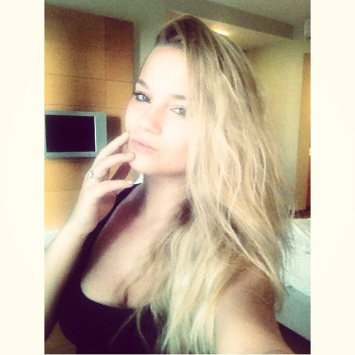 CelineLoise's profile picture. IG - CelineLoise.