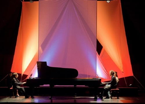 Festival dedicato al compositore U. Giordano, nasce nel 1998 a Baveno. Il programma attuale contempla tutti i generi musicali e altre forme d’arte e spettacolo.