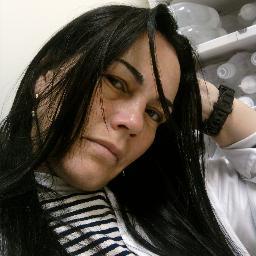 alegre uma mulher de fibra que sabe onde quer chegar romantica e muito organizada porem ciumenta ama deus acima de tudo e tem 2 filhos maravilhosos e encantador