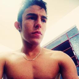 Construí amigos, enfrentei derrotas, venci obstáculos, bati na porta da vida e disse-lhe: Não tenho medo de vive-la '-' ♂
