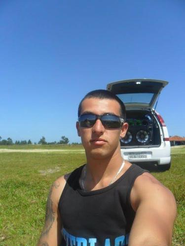 Viver não é necessário, Necessário é criar.Viver é desenhar sem Borracha; Carpe Diem XD.