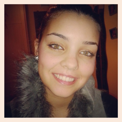 softkissh's profile picture. Me dijeron que para enamorarle tenia que hacerle reir, pero cuando el se rie, la que se enamora soy yo.