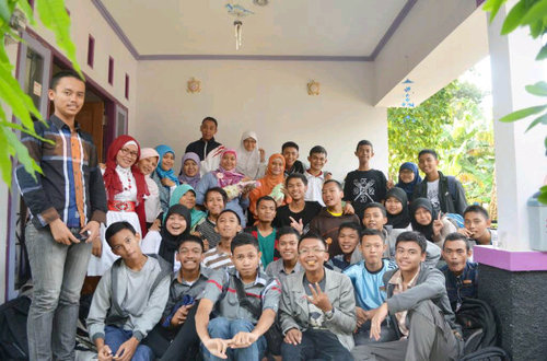 Tuntaas's profile picture. VHS 1CBN. friendship, brotherhood is number one in our lives regardless of differences. Keep enjoy and smile with US!! :) we are the family♡