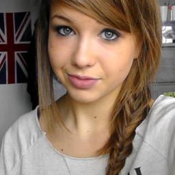 EnjoyPhoenix est une Youtubeuse qui fait des vidéos de beauté. Ce twitter est fait spécialement pour les fans !