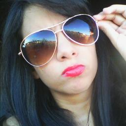 16 anos,Chata,boba,ciumenta só um pouquinho,Torcedora do flamengo S2,Namorando, Querendo saber mais é só segui =)