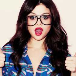 Yo! I'm Alex Russo. I'm 17. I'm the family wizard and I'm a troublemaker. Follow me and we can go to neverland. •~• ||Literate RP|| {Single}