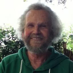 Lehrer (Geographie, Geschichte, Politik), Kirchenmusiker (Orgel, Chor)
Grünes Urgestein
Vegetarier
Pazifist
Kosmopolit
Marokko- und Israel-Liebhaber